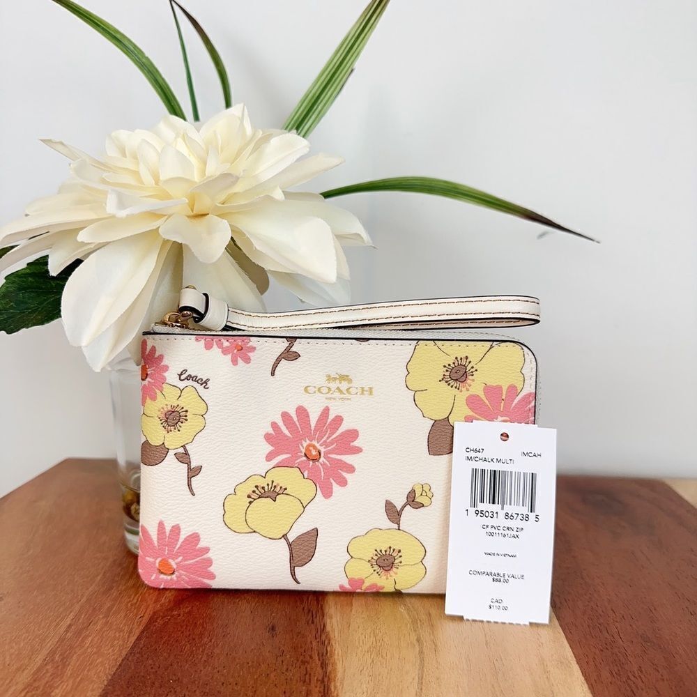 NWT Coach Corner Zip‎ Wristlet With Floral Cluster Print - Picture 3 of 6
